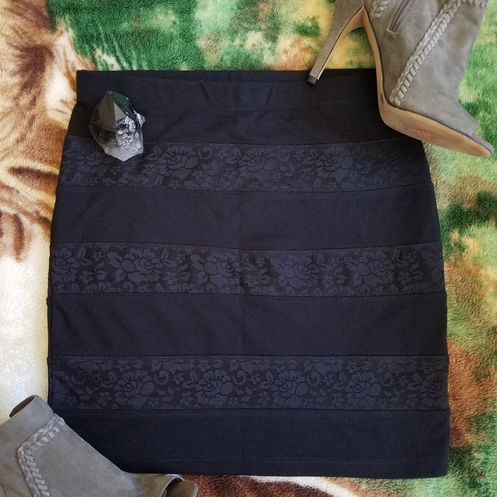 Forever 21 Black Mini Lacy Pencil Skirt Medium